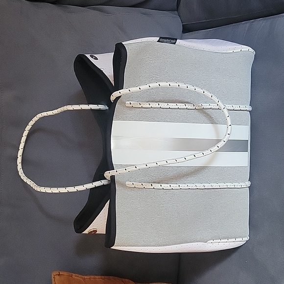 Neoprene Tote  BNWT - Picture 5 of 6
